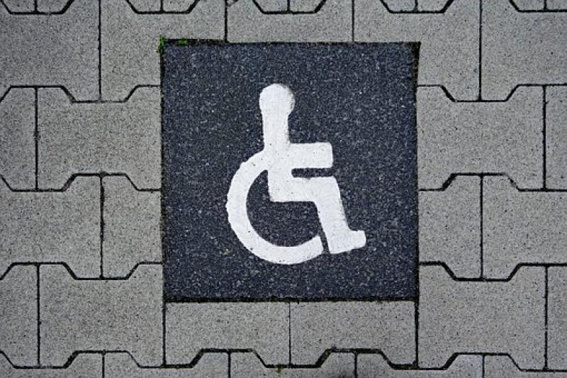 Τα προβλήματα που αντιμετωπίζουν τα άτομα με αναπηρία στην Ελλάδα καταγράφει ο Συνήγορος του Πολίτη
