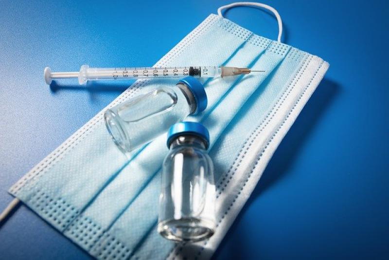 Ηλίας Μόσιαλος για νέα παραλλαγή Όμικρον: Όσοι δεν έχουν εμβολιαστεί, πρέπει να εμβολιαστούν άμεσα και οι εμβολιασμένοι να κάνουν τρίτη δόση