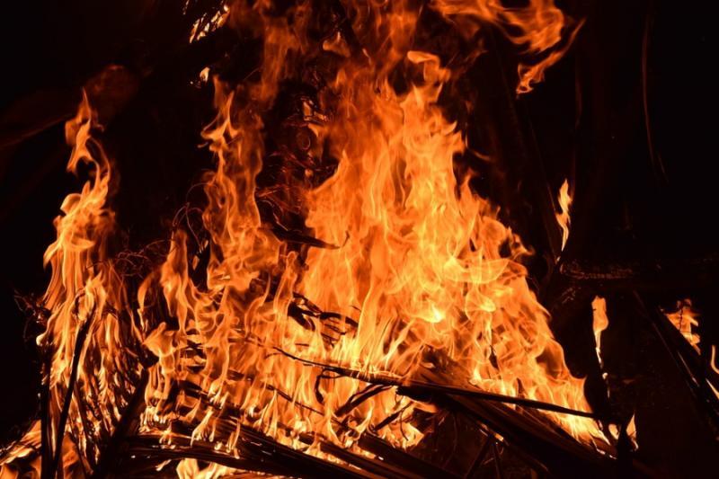 Φωτιά σε εργοστάσιο ξυλείας στον Μαραθίτη Ηρακλείου