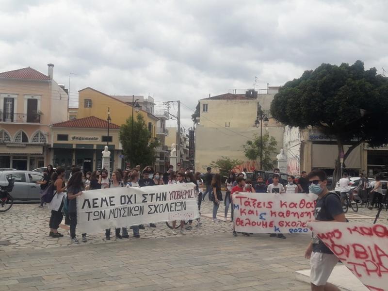 Πορεία μαθητών στην Καλαμάτα (Φωτογραφίες)