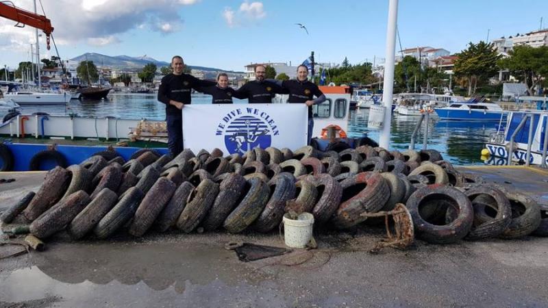 Καθαρισμός του βυθού στο λιμάνι της Πάχης