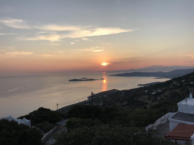 Μαγεύει το ηλιοβασίλεμα στην Ελλάδα - Σε πιο νησί θα απολαύσετε αυτή τη θέα (video &amp; photos)
