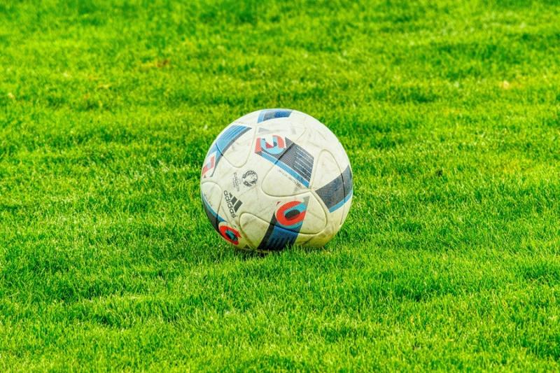 Η UEFA απειλεί ομάδες και λίγκες με τιμωρία σε περίπτωση διακοπής
