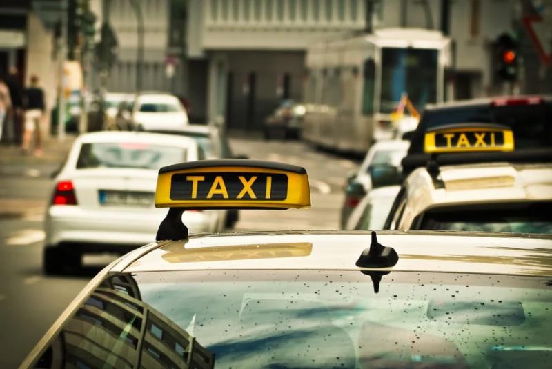 Νέες τιμές σε ΜΜΜ, ΚΤΕΛ και Ταξί με τη μείωση του ΦΠΑ