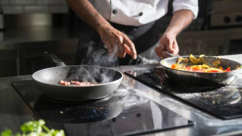Ξεκινάει το νέο επιδοτούμενο πρόγραμμα ανέργων της ΔΥΠΑ στη μαγειρική στα Τρίκαλα