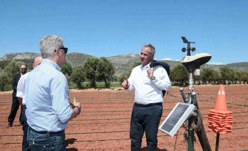 Επίσκεψη Μ. Βορίδη στο πολυαγρόκτημα «Γη μας»: «Στόχος μας η αύξηση των βιολογικών καλλιεργειών»