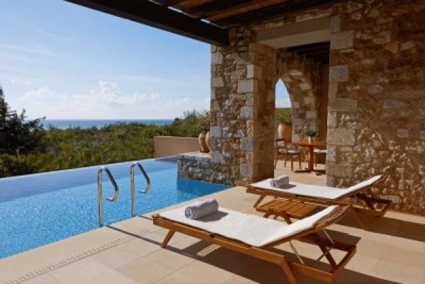 Τα μεσσηνιακά ξενοδοχεία The Westin Resort Costa Navarino και The Romanos Luxury Collection Resort στα κορυφαία της Ευρώπης