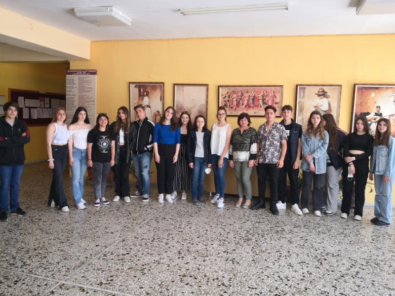 Τρίκαλα: Μαθητές του 1ου ΓΕΛ δημιούργησαν εικονική επιχείρηση, συνδυάζοντας κυκλική οικονομία και μόδα