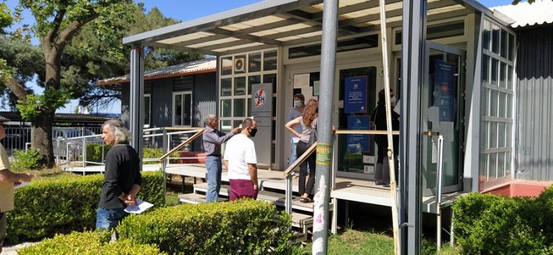Εντάσεις έξω από την ΔΕΗ-Παρανόηση για την υποχρεωτική χρήση της μάσκας (φώτο)