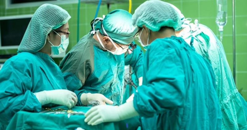 Νεφρό βάρους 7,4 κιλών αφαιρέθηκε από ασθενή σε νοσοκομείο του Νέου Δελχί