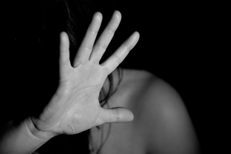 Η ΓΣΕΕ δίνει τη φωνή της για το σπάσιμο της σιωπής των γυναικών θυμάτων βίας