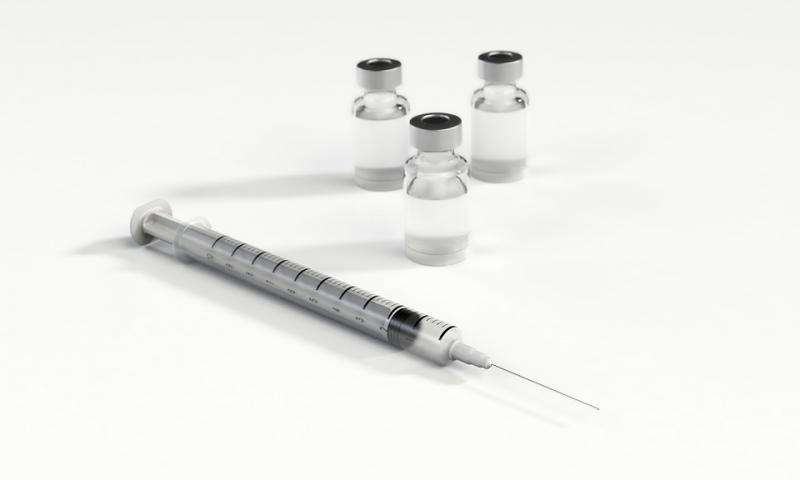 Ερευνητές εισηγούνται μεγαλύτερη απόσταση για τη 2η δόση του εμβολίου της Pfizer