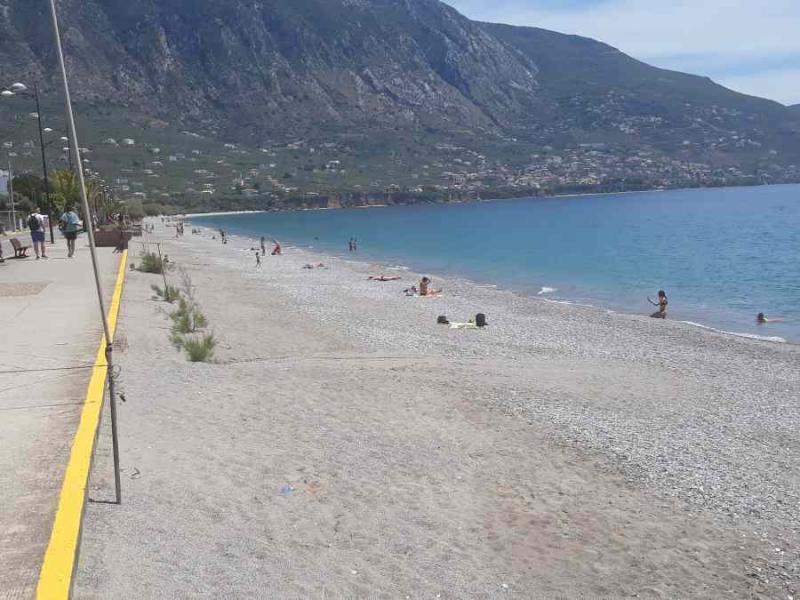 Ξεκίνησαν τα μπάνια οι καλαματιανοί - Πρώτο Σαββατοκύριακο χωρίς καραντίνα (Φωτογραφίες)
