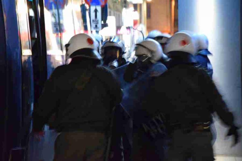 Τρίπολη: Διαδηλώσεις, ένταση και επεισόδια με αφορμή την ομιλία Τσίπρα (βίντεο - φωτογραφίες)