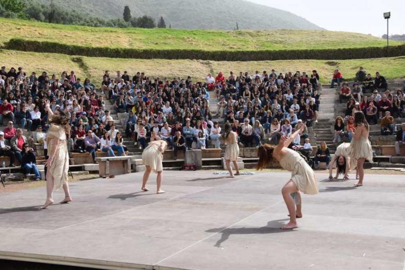 Ξεκίνησε το 7ο Διεθνές Νεανικό Φεστιβάλ Αρχαίου Δράματος στην Αρχαία Μεσσήνη (video, photos)