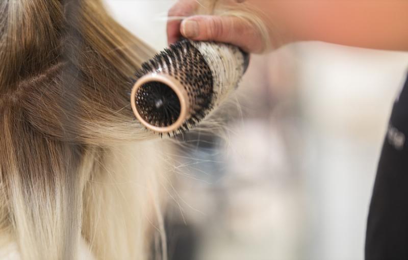 Πως η πανδημία συνδέεται με την απώλεια μαλλιών