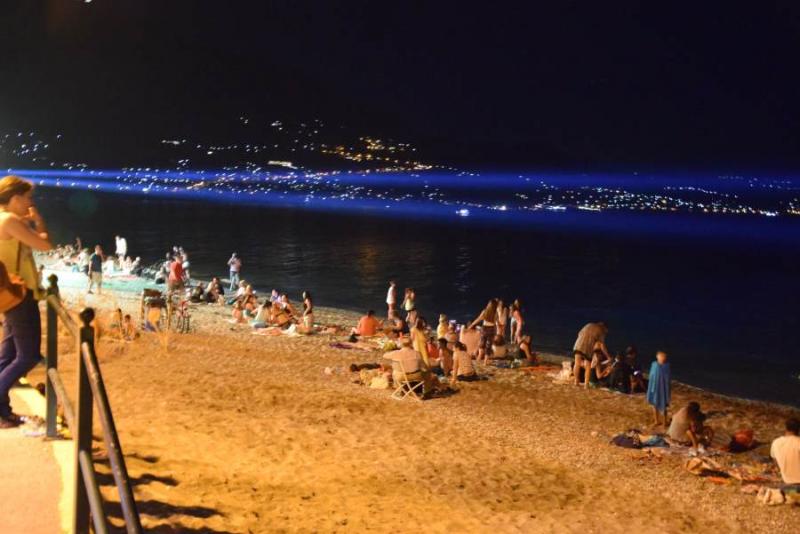 Γαλάζια νύχτα με ξεφάντωμα στην παραλία της Καλαμάτας (βίντεο - φωτογραφίες)