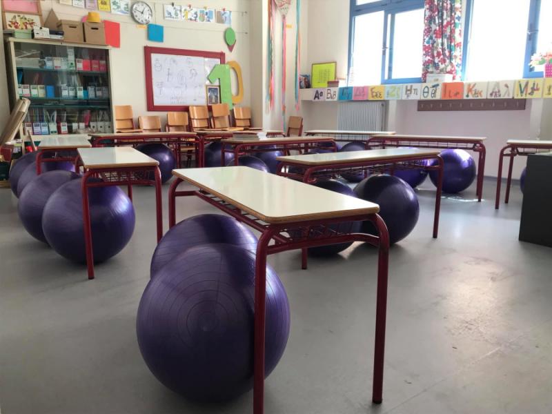 Μπάλες πιλάτες αντί για καρέκλες σε Δημοτικό Σχολείο των Τρικάλων