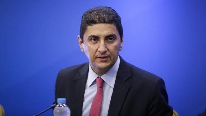 Ευχαριστεί την αθλητική οικογένεια για την προσφορά της ο Αυγενάκης