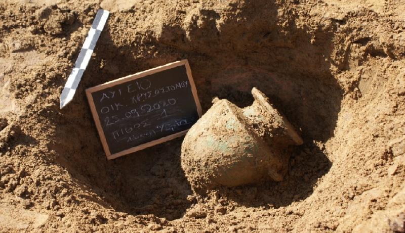 Αποκαλύφθηκαν οκτώ τάφοι σε σωστική ανασκαφική έρευνα στην Ηλεία (Φωτογραφίες)