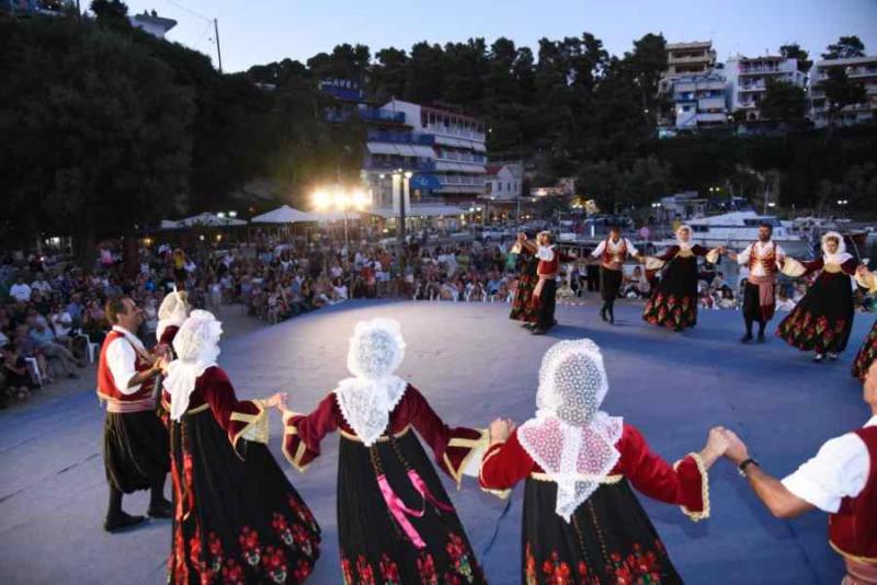 To 5ο Φεστιβάλ Παραδοσιακών Χορών Αλοννήσου γεμάτο &#039;&#039;νησιώτικο πολιτισμό&#039;&#039;