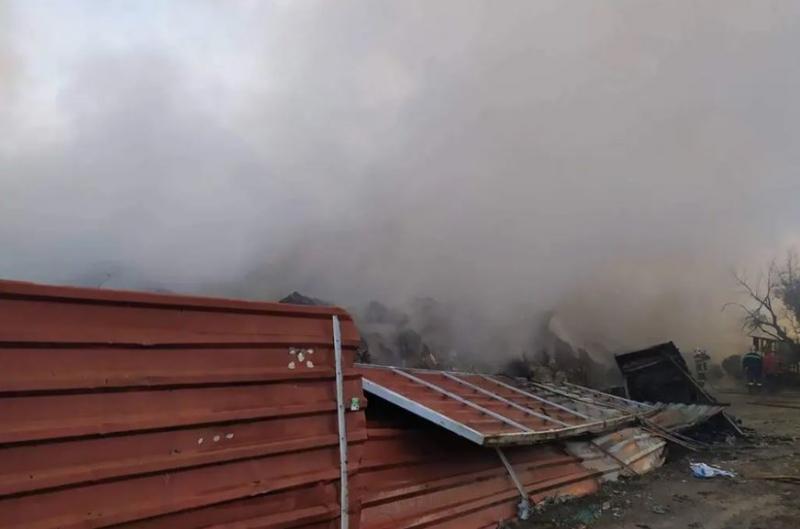 Έλεγχοι για περιβαλλοντική ρύπανση μετά την πυρκαγιά στο Μπολάτι