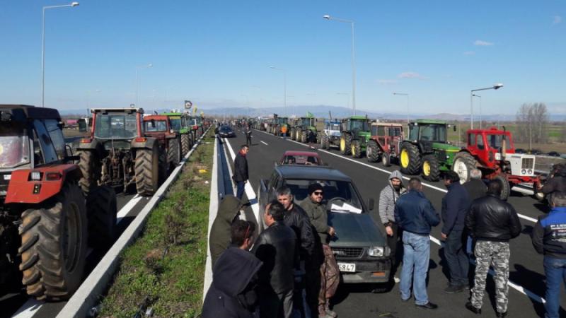 Στους δρόμους οι αγρότες της Μεσσηνίας για άλλη μία φορά - Κινητοποιήση στην Εθνική Οδό Καλαμάτας - Πύλου