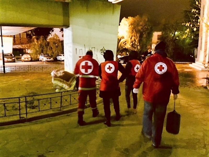 Ο Ελληνικός Ερυθρός Σταυρός δίπλα στους αστέγους