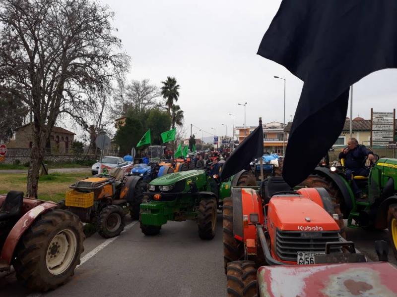 Μαζική κινητοποίηση των αγροτών της Μεσσηνίας σήμερα - Κατευθύνονται στο Διοικητήριο (Φωτογραφίες - Βίντεο)