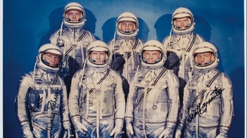 Σπάνια φωτογραφία του αστροναύτη Νιλ Άρμστρονγκ μαζί με άλλες εικόνες βγαίνουν στο σφυρί