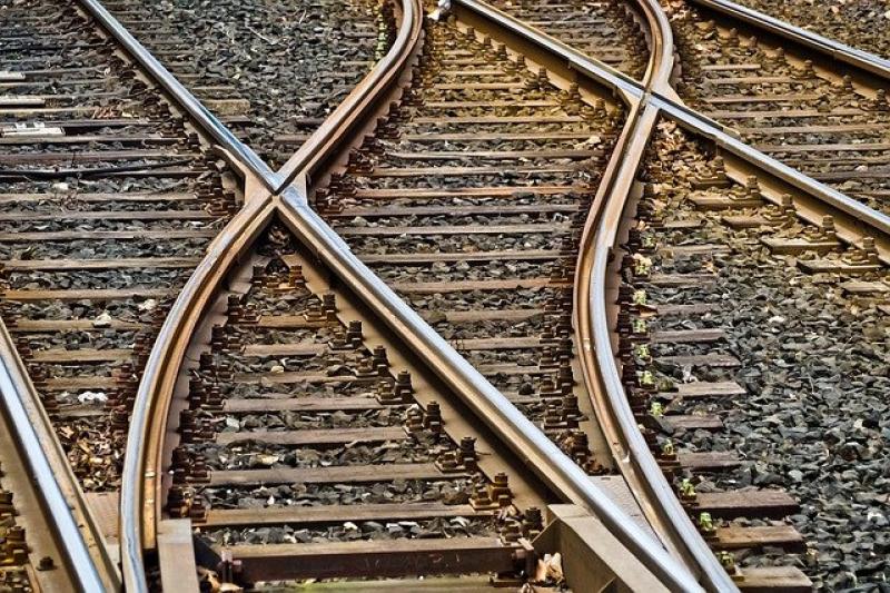 ΕΡΓΟΣΕ: Υπεγράφη σύμβαση που ανοίγει τον δρόμο για την αναβάθμιση της γραμμής Λάρισα -Βόλος