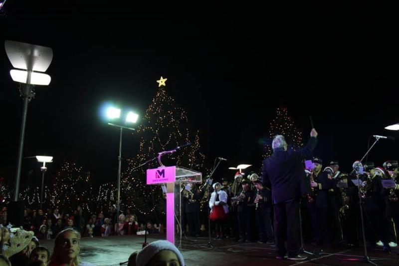 Σε εορταστικό κλίμα φωταγωγήθηκε το χριστουγεννιάτικο δέντρο της Μεσσήνης (Βίντεο - Φωτογραφίες)