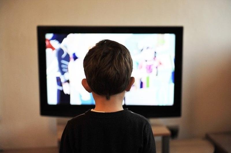 Υγεία: Αυξημένος κίνδυνος αυτισμού για παιδάκια που βλέπουν πάνω από δύο ώρες τηλεόραση την ημέρα