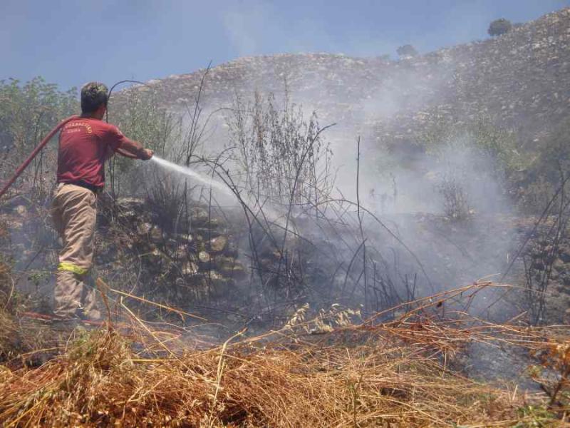 Ανησυχητική φωτιά στη Λαγκάδα Αν. Μάνης κοντά σε σπίτια