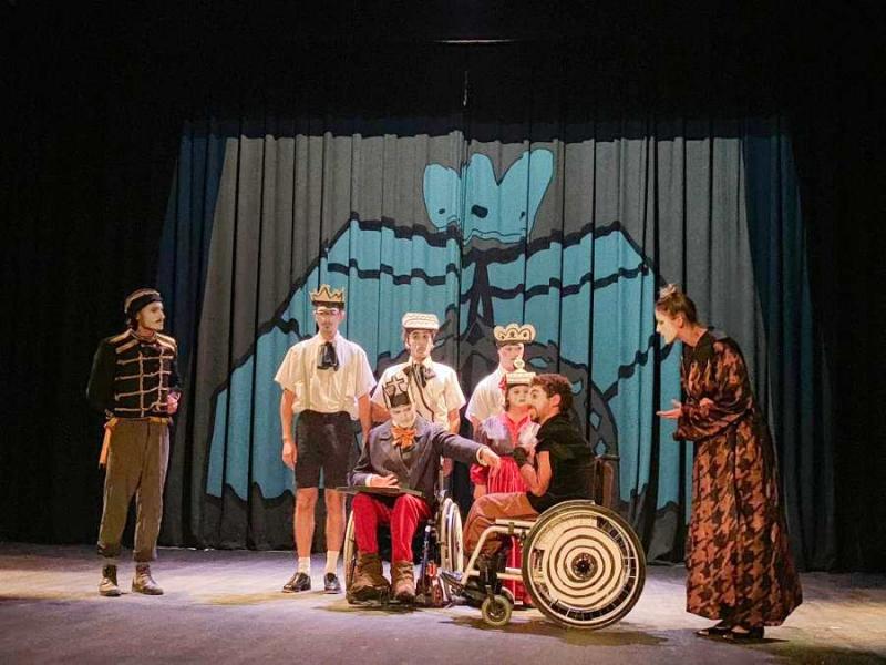 Παρουσιάστηκε η θεατρική παράσταση «Hubu Re» για την κοινωνική ένταξη των ΑμεΑ