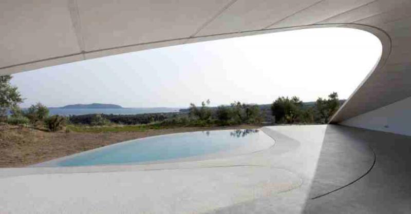 Villa Ypsilon: Impressive simplicity with geometry and economy!