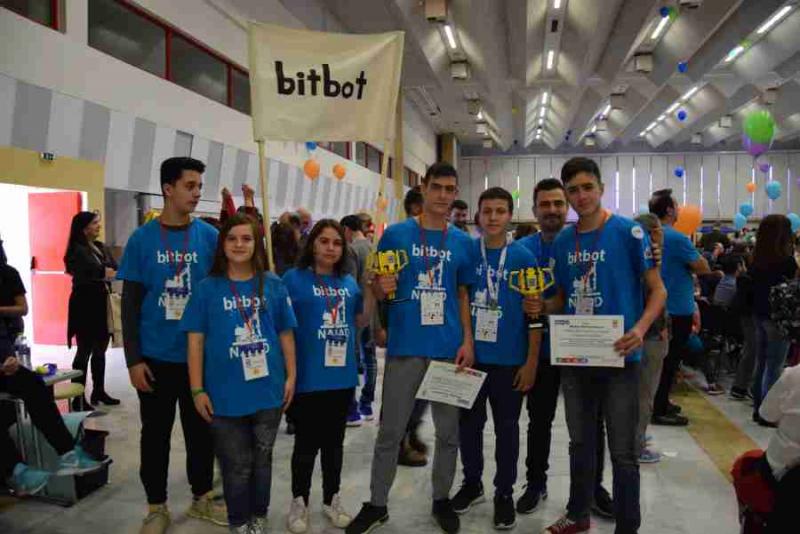Δύο βραβεία για την καλαματιανή &quot;bitbot&quot; στον πανελλήνιο διαγωνισμό ρομποτικής στη Θεσσαλονίκη