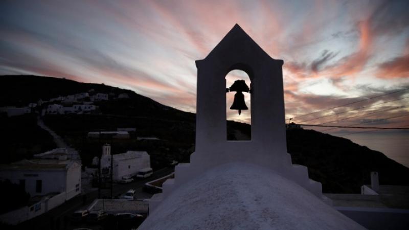 Δικογραφίες για τη Θεία Κοινωνία σε εκκλησίες σε Κουκάκι και Κέρκυρα παρά την απαγόρευση