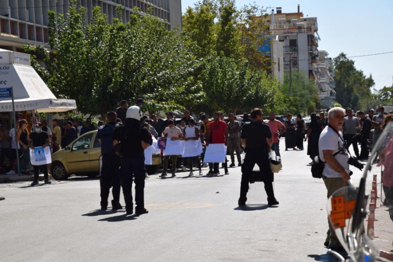 Κλειστή η Πελοπόννησος - Διαμαρτυρίες Ρομά για τη δολοφονία του 18χρονου