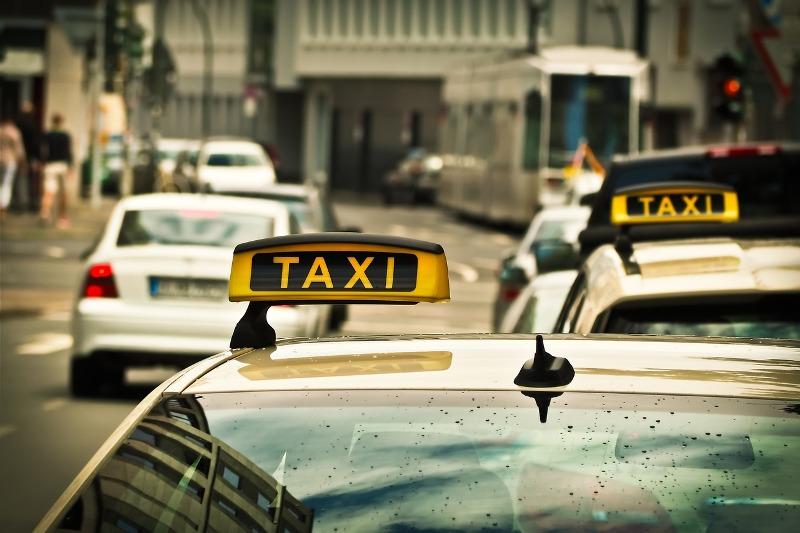 Αύξηση ορίου επιβατών σε ΙΧ και ταξί από αύριο