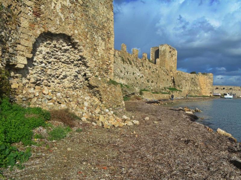 Ε.Φ.Α. Μεσσηνίας: Νέα κατάρρευση τμημάτων τοιχοποιίας στο Κάστρο της Μεθώνης